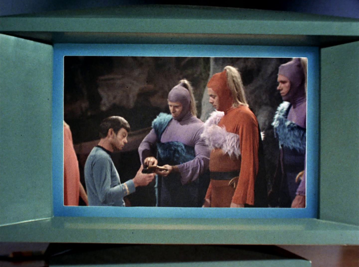 extant_StarTrek_2x11-FridaysChild_0032.jpg