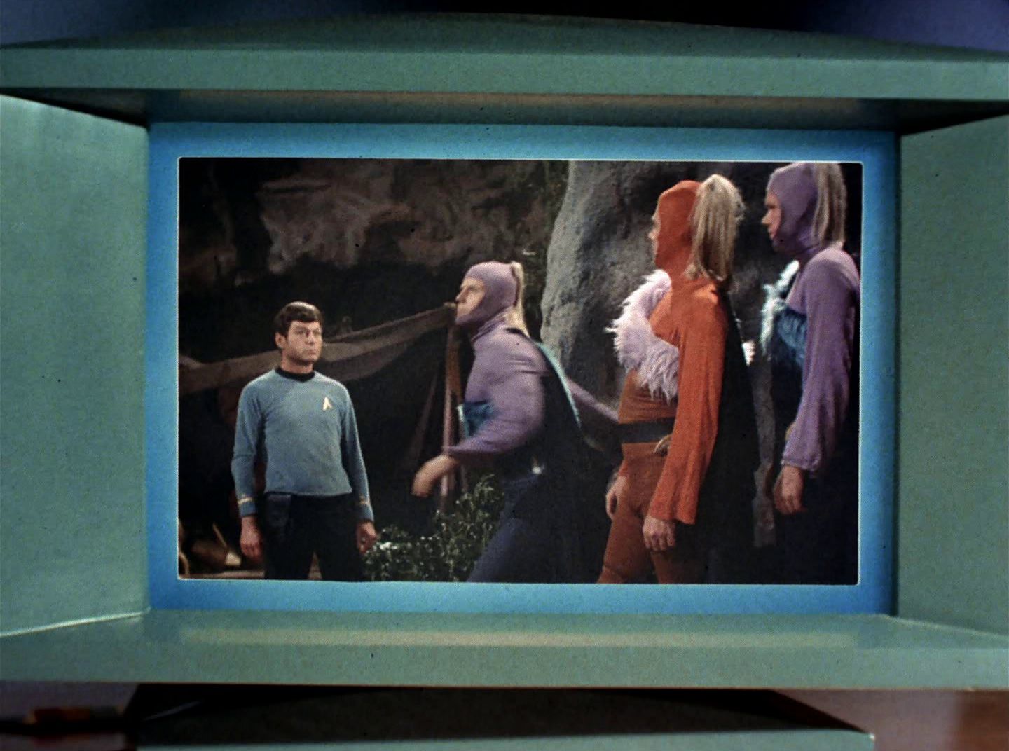 extant_StarTrek_2x11-FridaysChild_0034.jpg