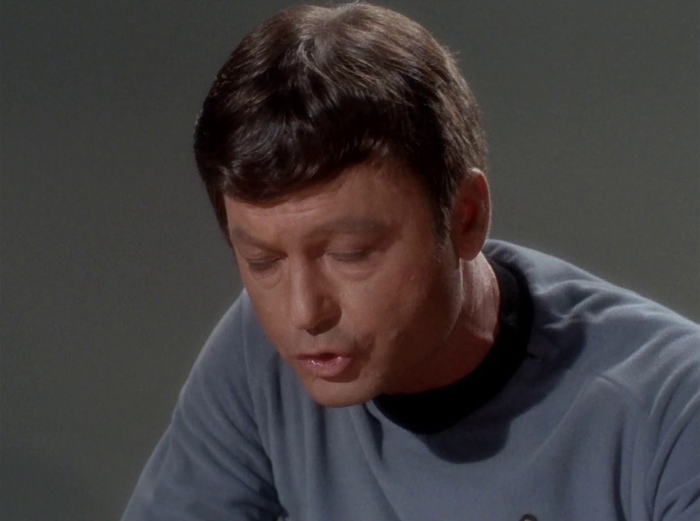 extant_StarTrek_2x11-FridaysChild_0039.jpg