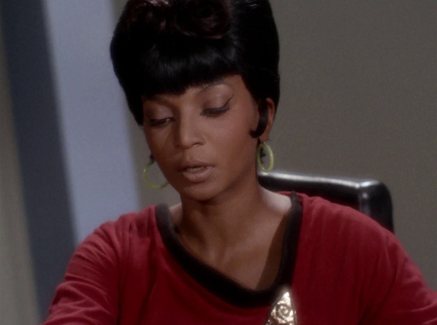 extant_StarTrek_2x11-FridaysChild_0041.jpg
