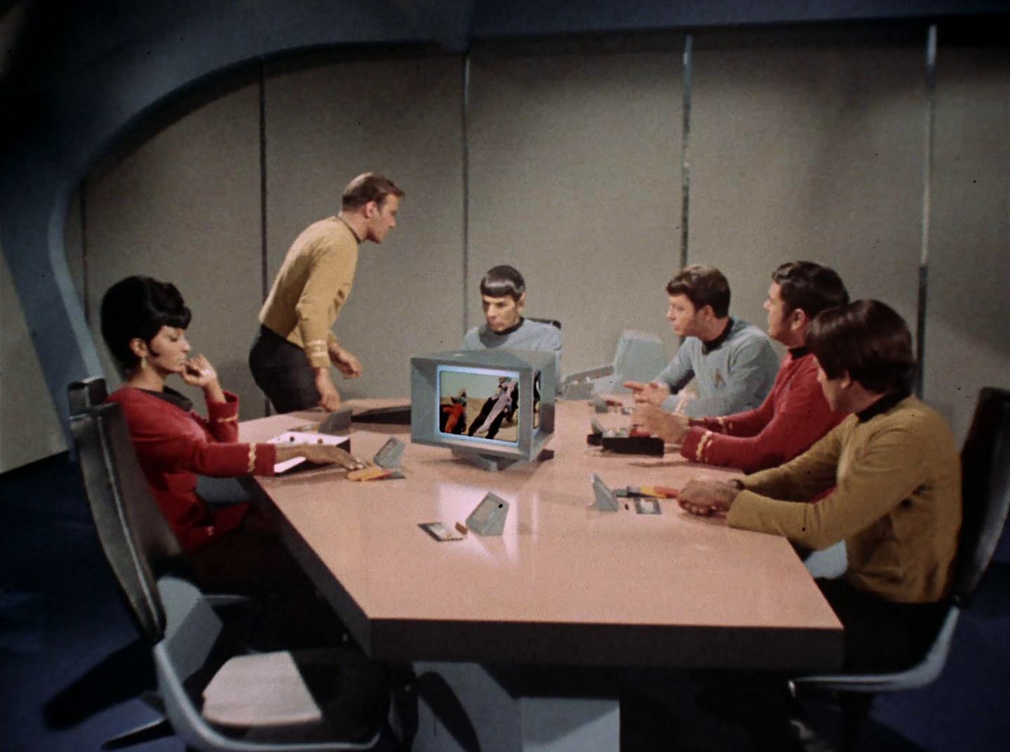 extant_StarTrek_2x11-FridaysChild_0098.jpg