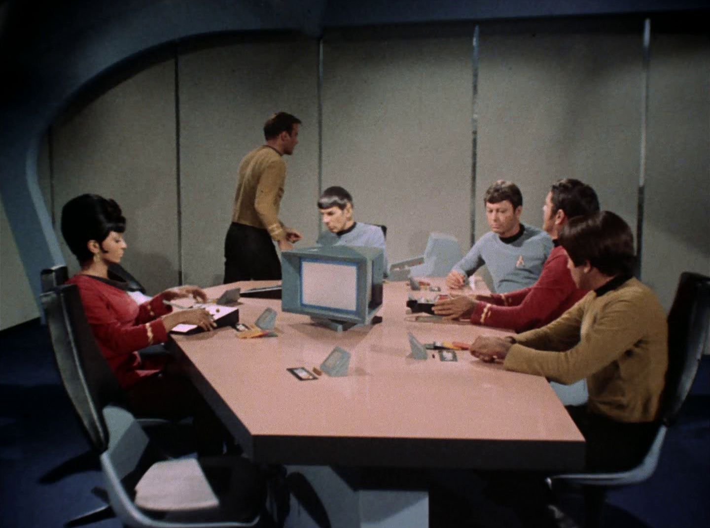 extant_StarTrek_2x11-FridaysChild_0099.jpg