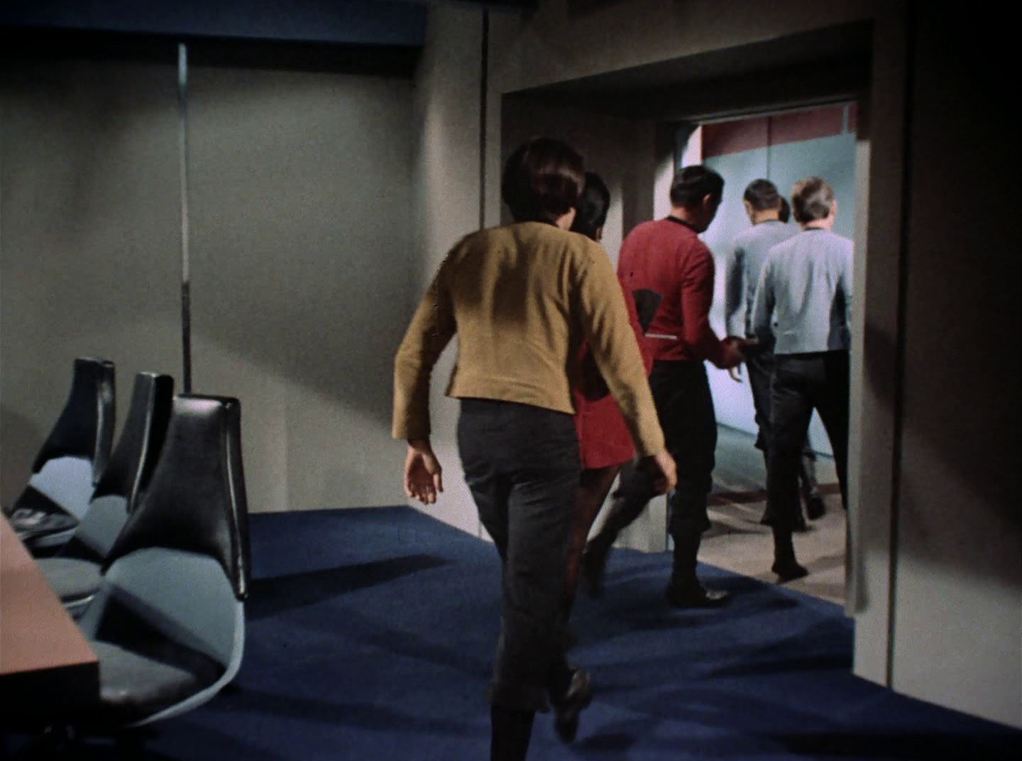 extant_StarTrek_2x11-FridaysChild_0107.jpg