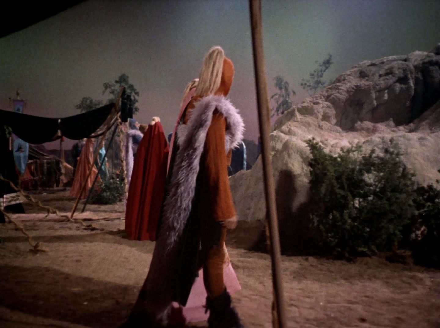 extant_StarTrek_2x11-FridaysChild_0117.jpg