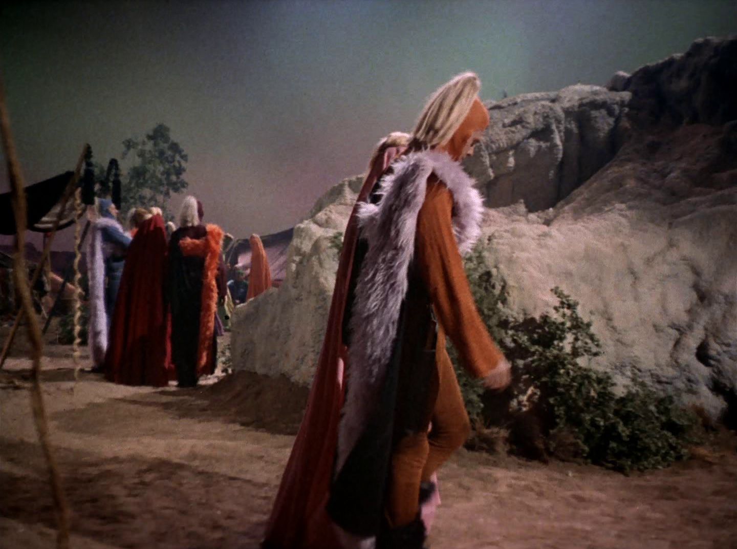 extant_StarTrek_2x11-FridaysChild_0119.jpg