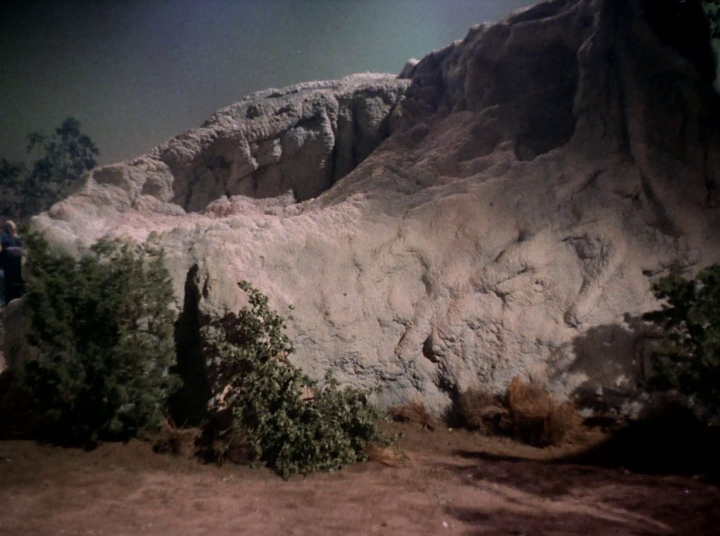 extant_StarTrek_2x11-FridaysChild_0125.jpg