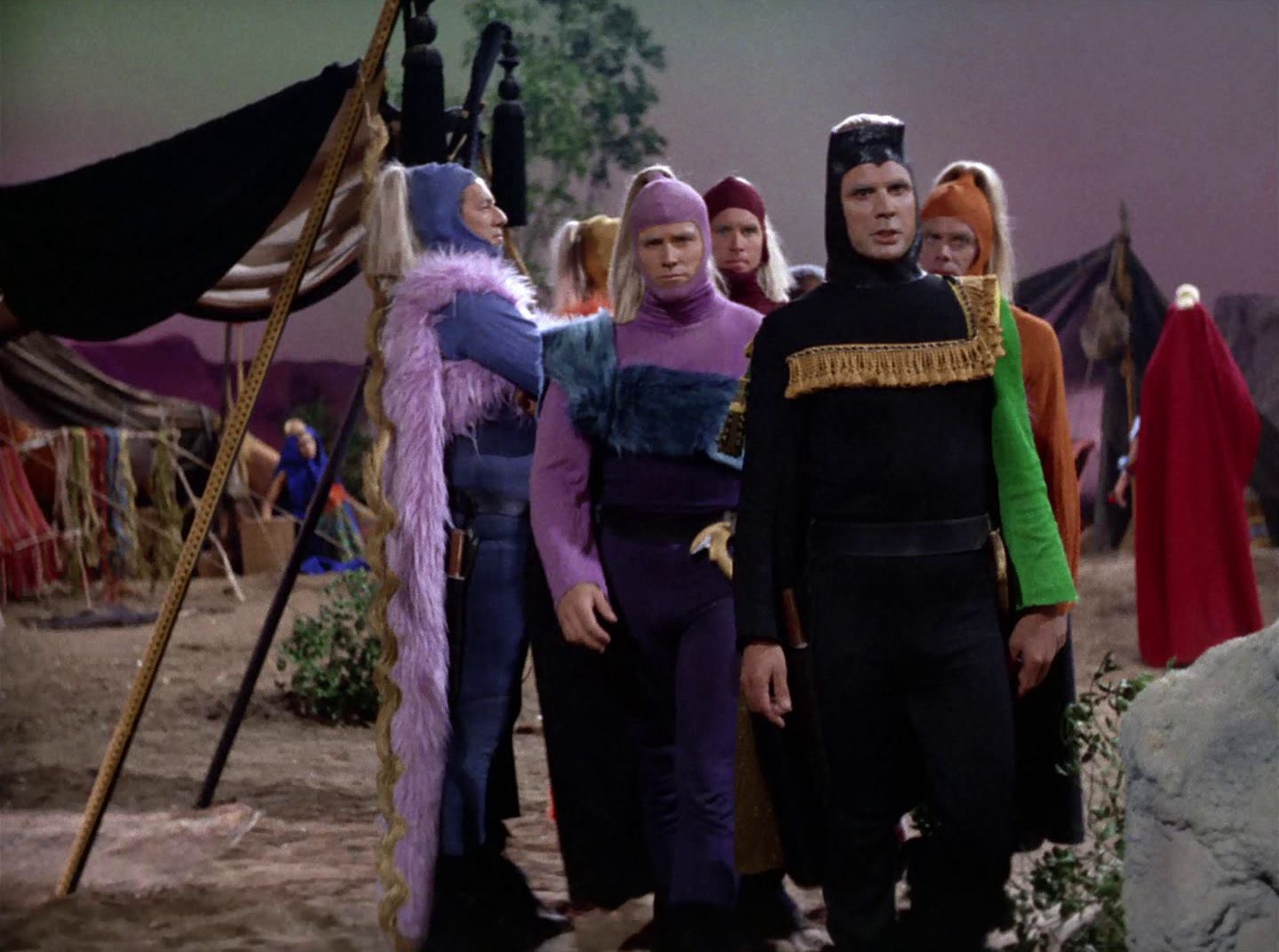 extant_StarTrek_2x11-FridaysChild_0150.jpg