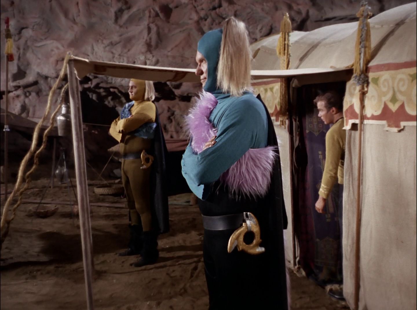 extant_StarTrek_2x11-FridaysChild_0383.jpg