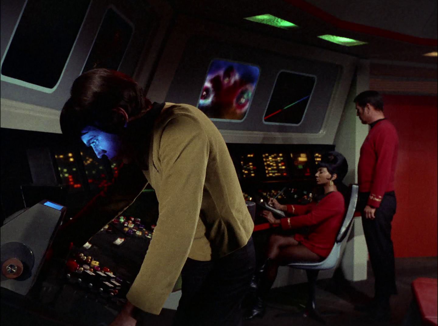 extant_StarTrek_2x11-FridaysChild_0467.jpg
