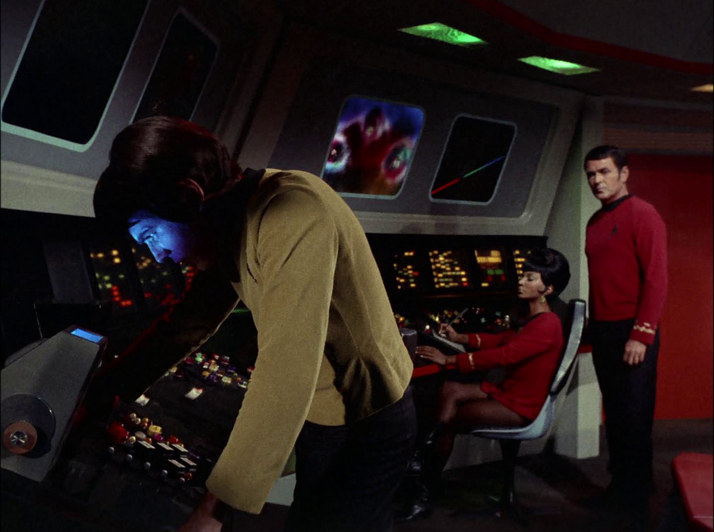 extant_StarTrek_2x11-FridaysChild_0468.jpg