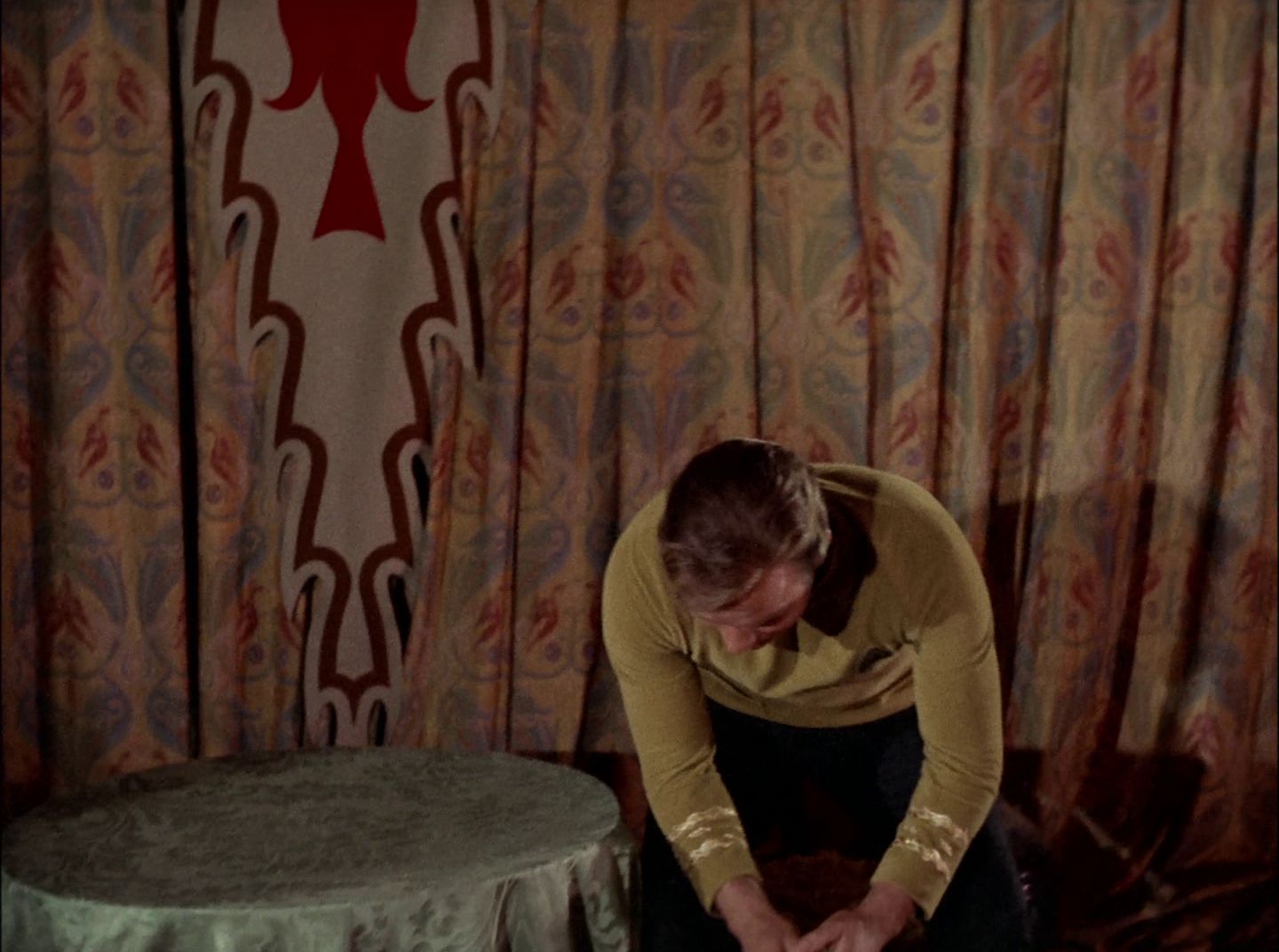 extant_StarTrek_2x11-FridaysChild_0560.jpg