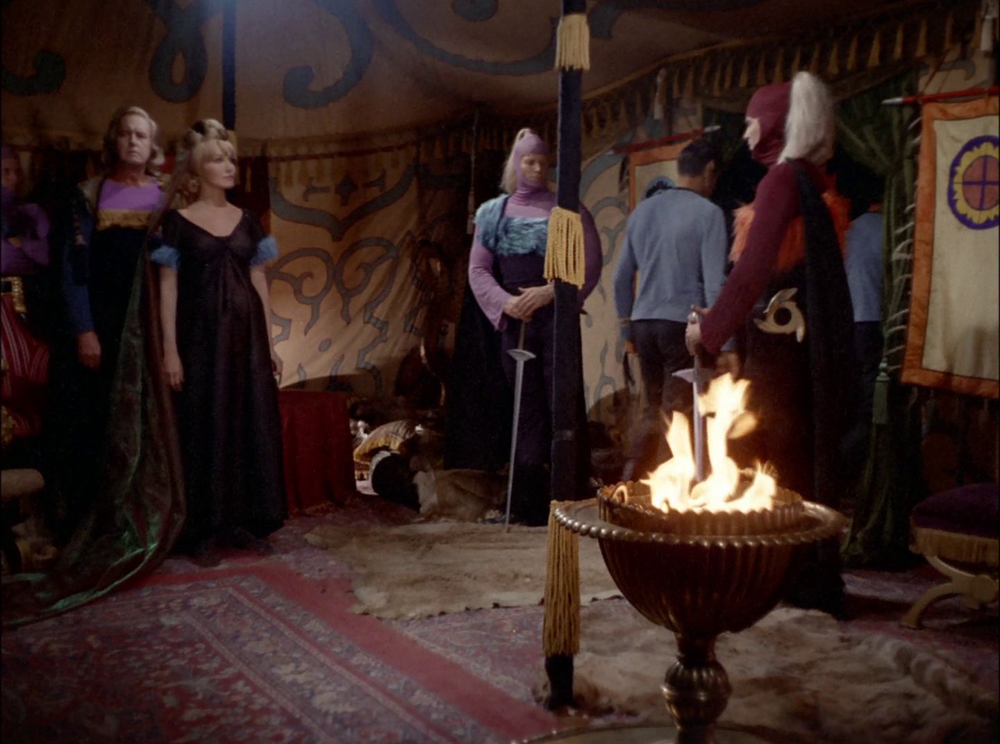 extant_StarTrek_2x11-FridaysChild_0906.jpg