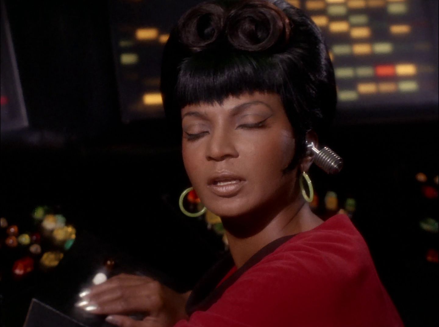 extant_StarTrek_2x11-FridaysChild_0929.jpg