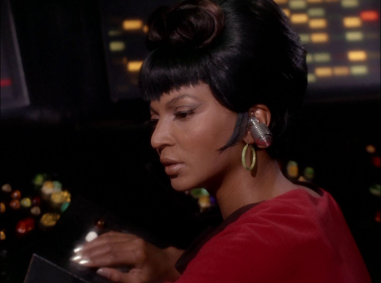 extant_StarTrek_2x11-FridaysChild_0931.jpg