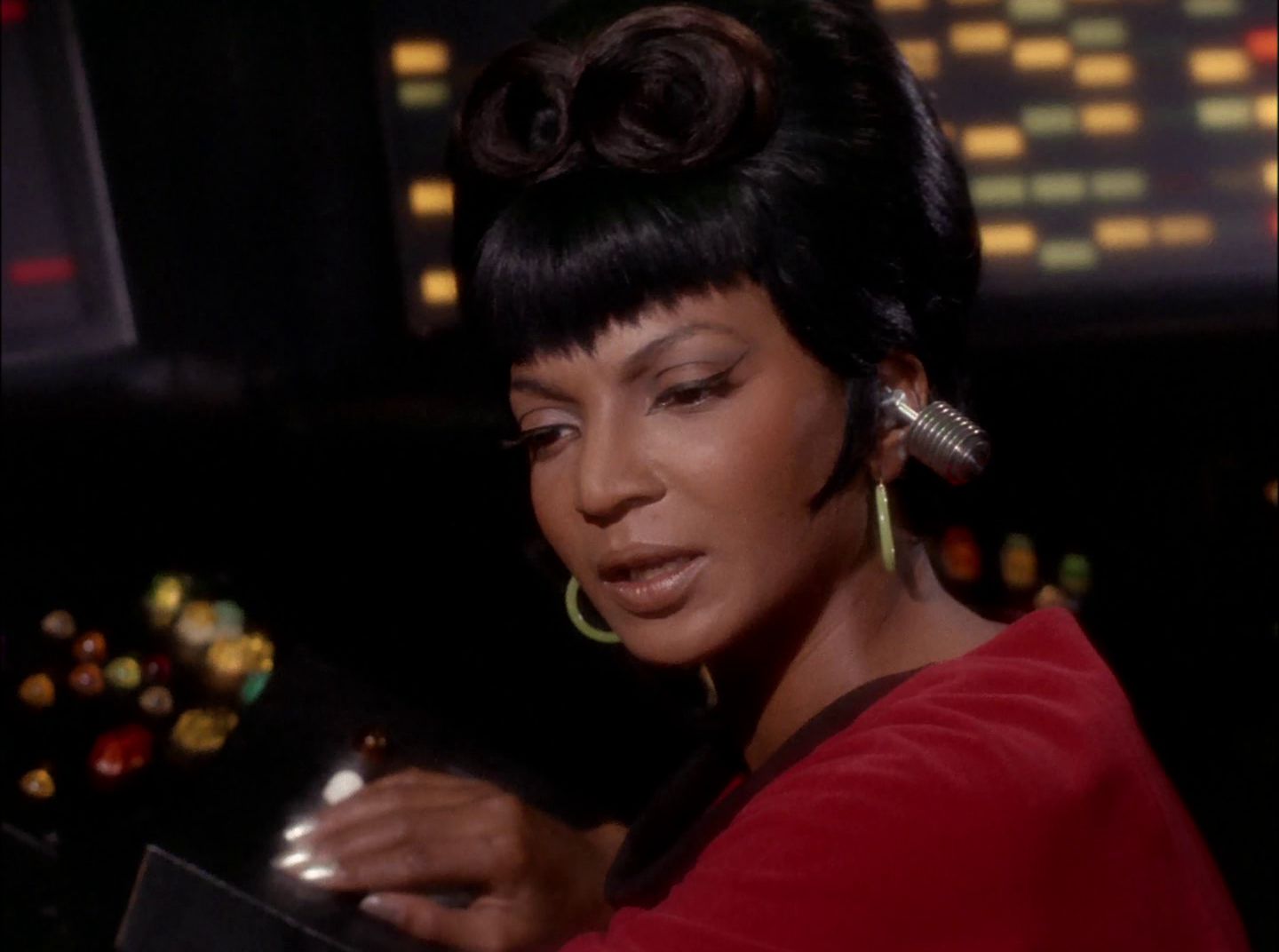 extant_StarTrek_2x11-FridaysChild_0933.jpg