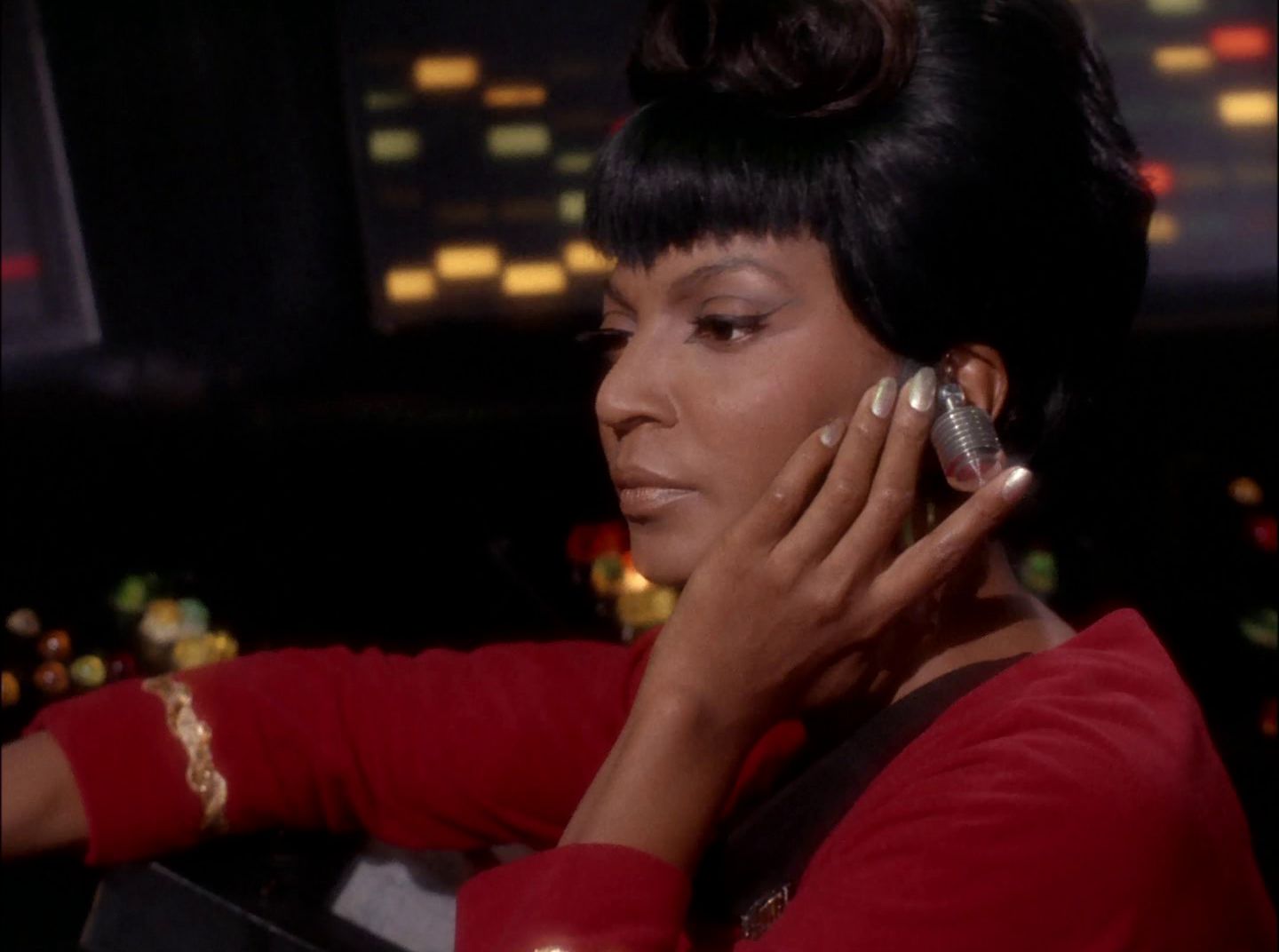 extant_StarTrek_2x11-FridaysChild_0938.jpg