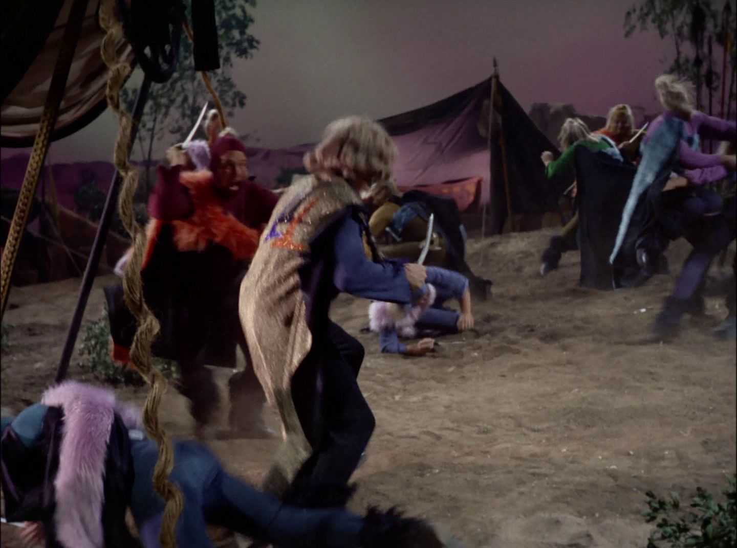 extant_StarTrek_2x11-FridaysChild_0985.jpg
