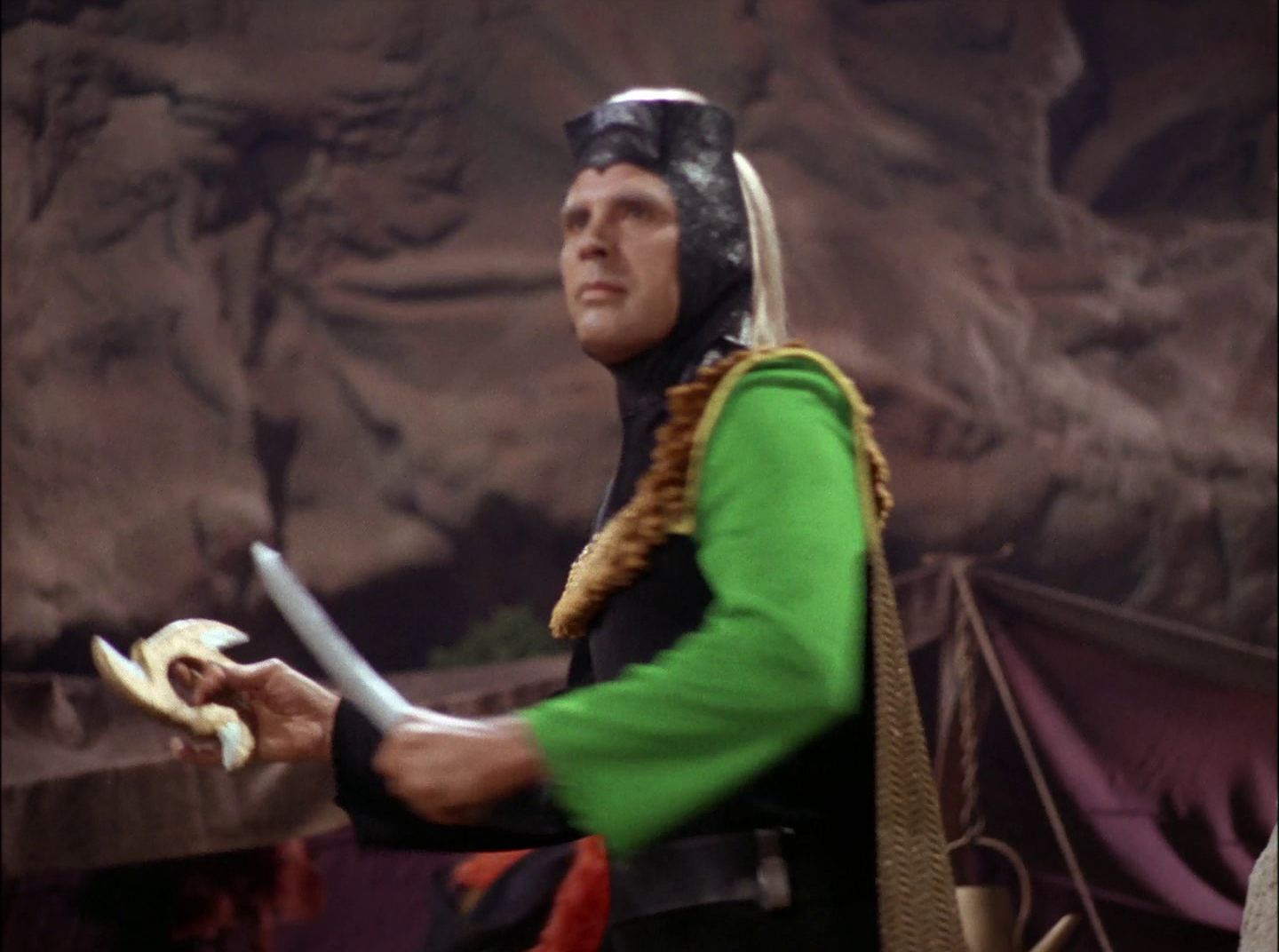 extant_StarTrek_2x11-FridaysChild_0993.jpg