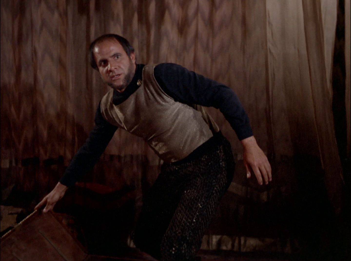 extant_StarTrek_2x11-FridaysChild_1009.jpg