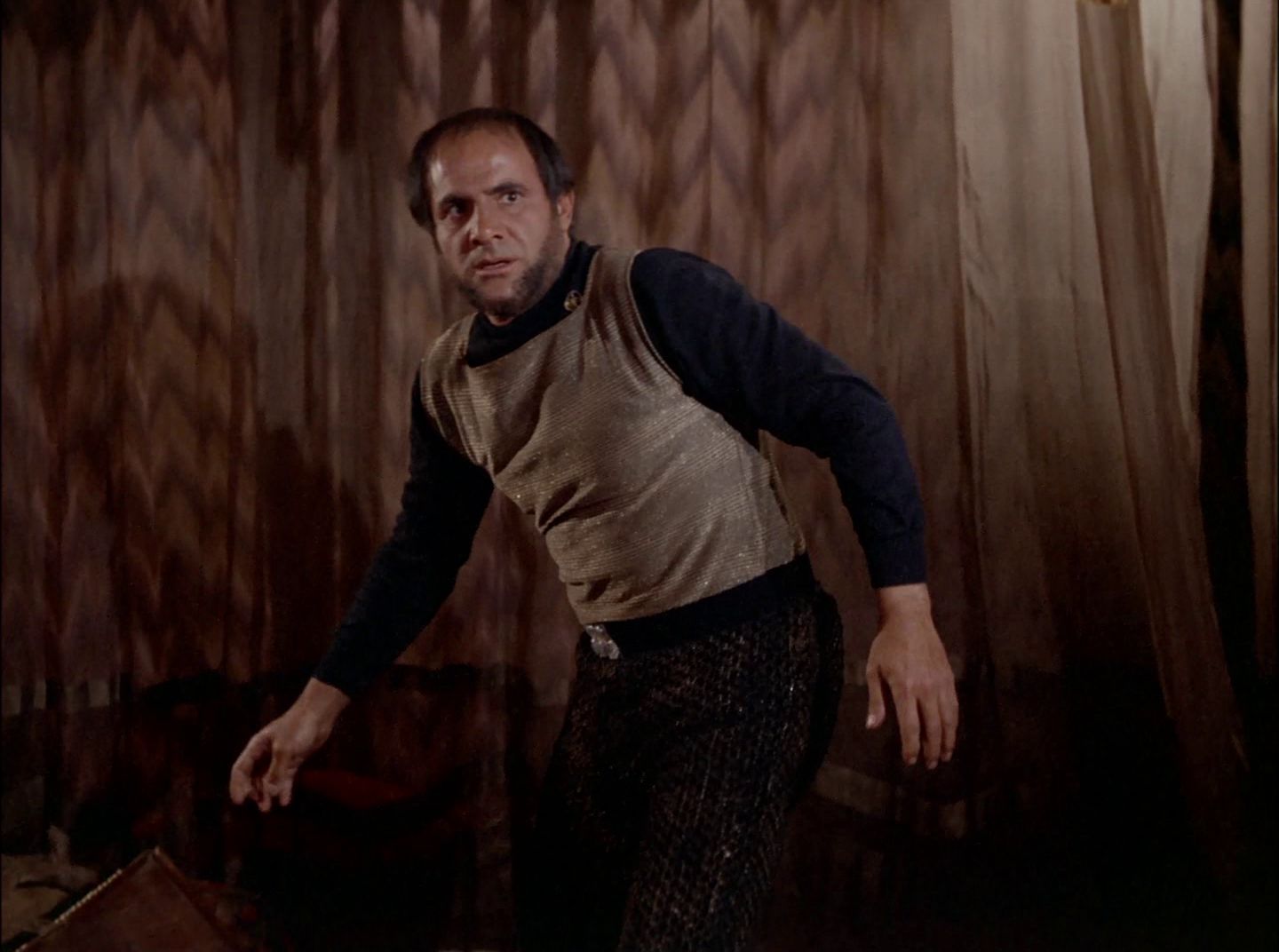 extant_StarTrek_2x11-FridaysChild_1010.jpg