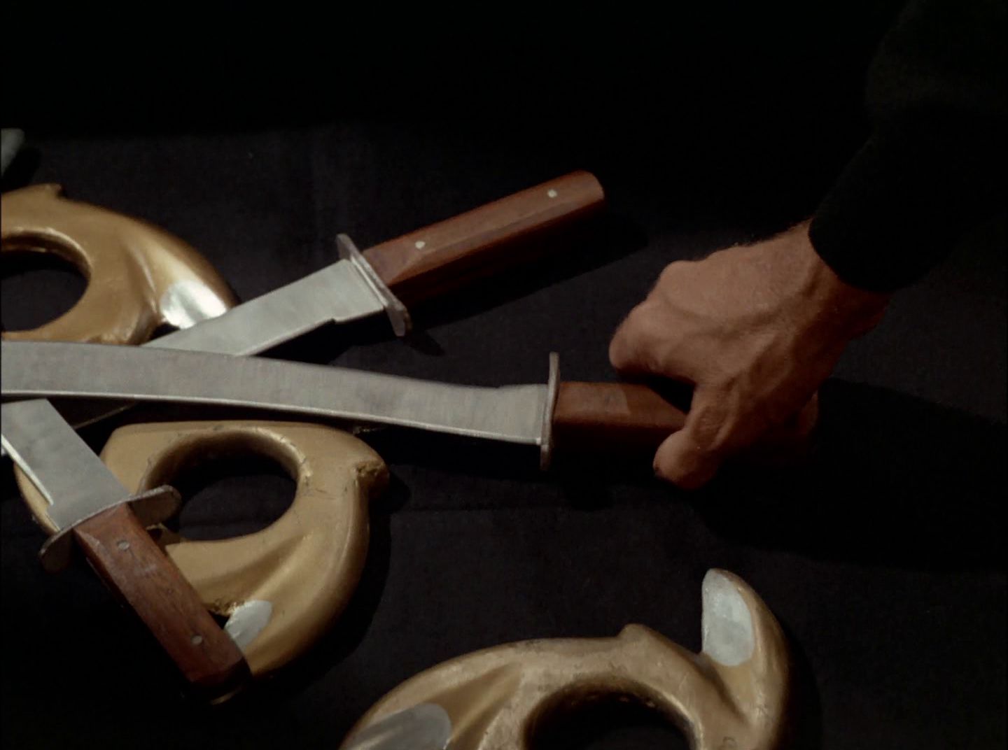 extant_StarTrek_2x11-FridaysChild_1018.jpg