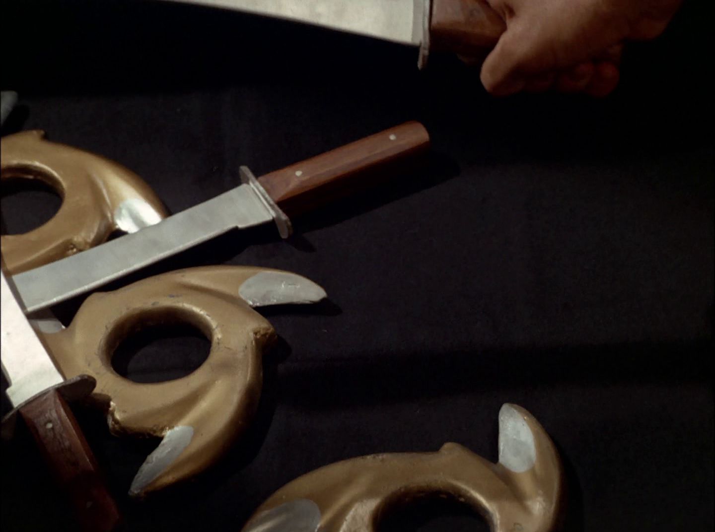 extant_StarTrek_2x11-FridaysChild_1019.jpg