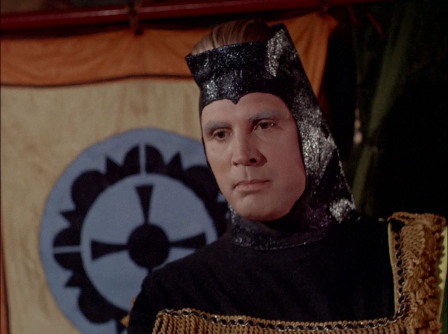 extant_StarTrek_2x11-FridaysChild_1040.jpg