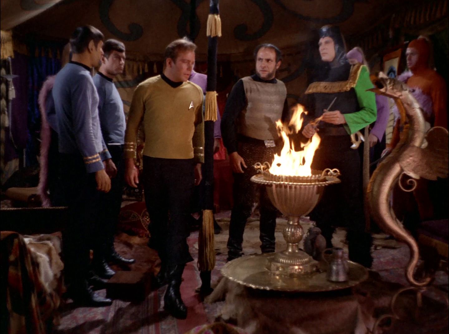 extant_StarTrek_2x11-FridaysChild_1072.jpg