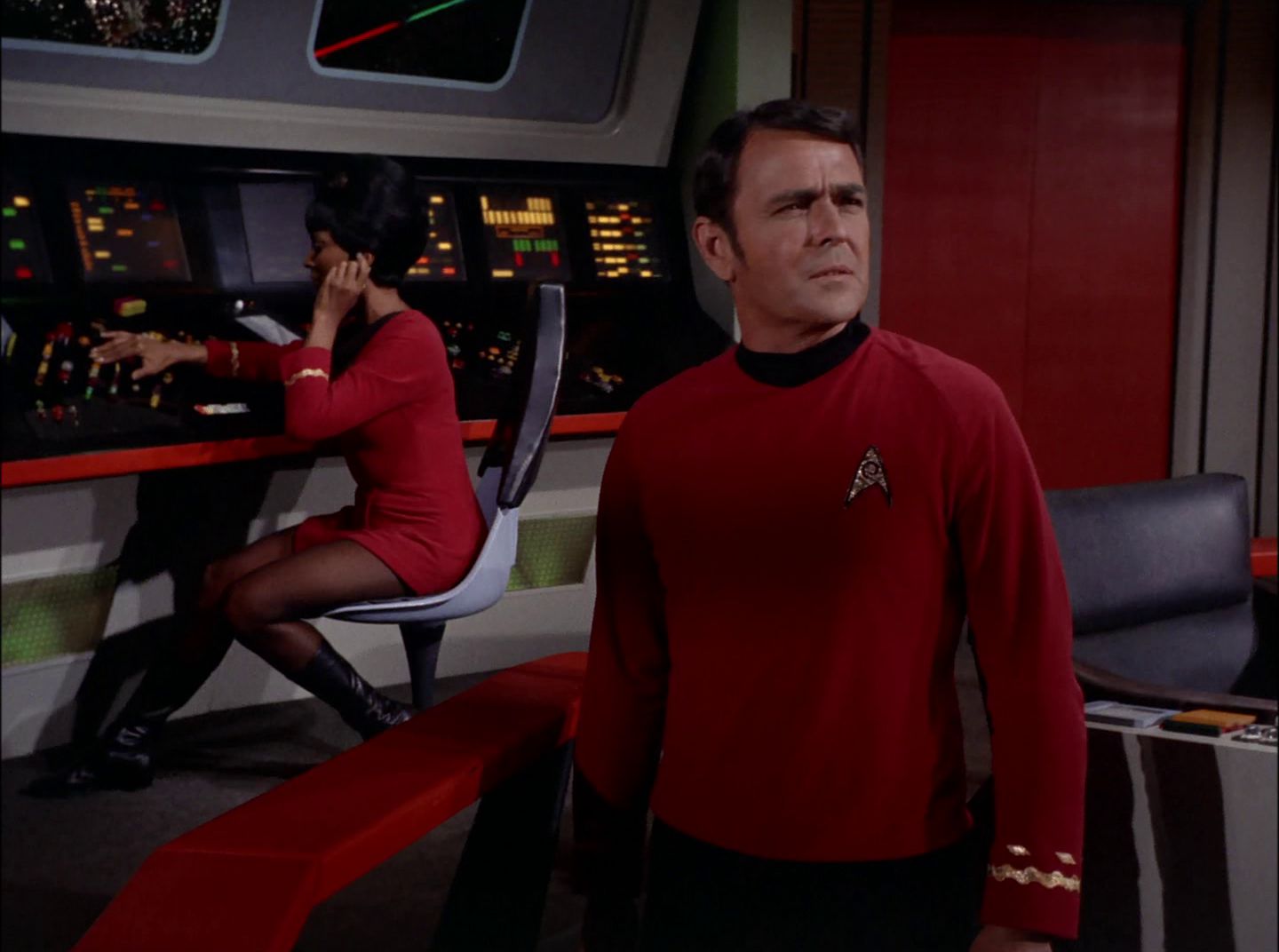 extant_StarTrek_2x11-FridaysChild_1138.jpg