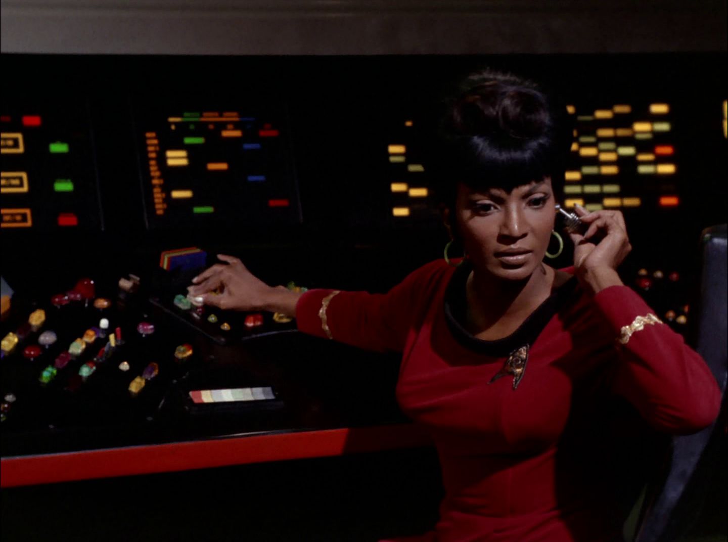 extant_StarTrek_2x11-FridaysChild_1142.jpg