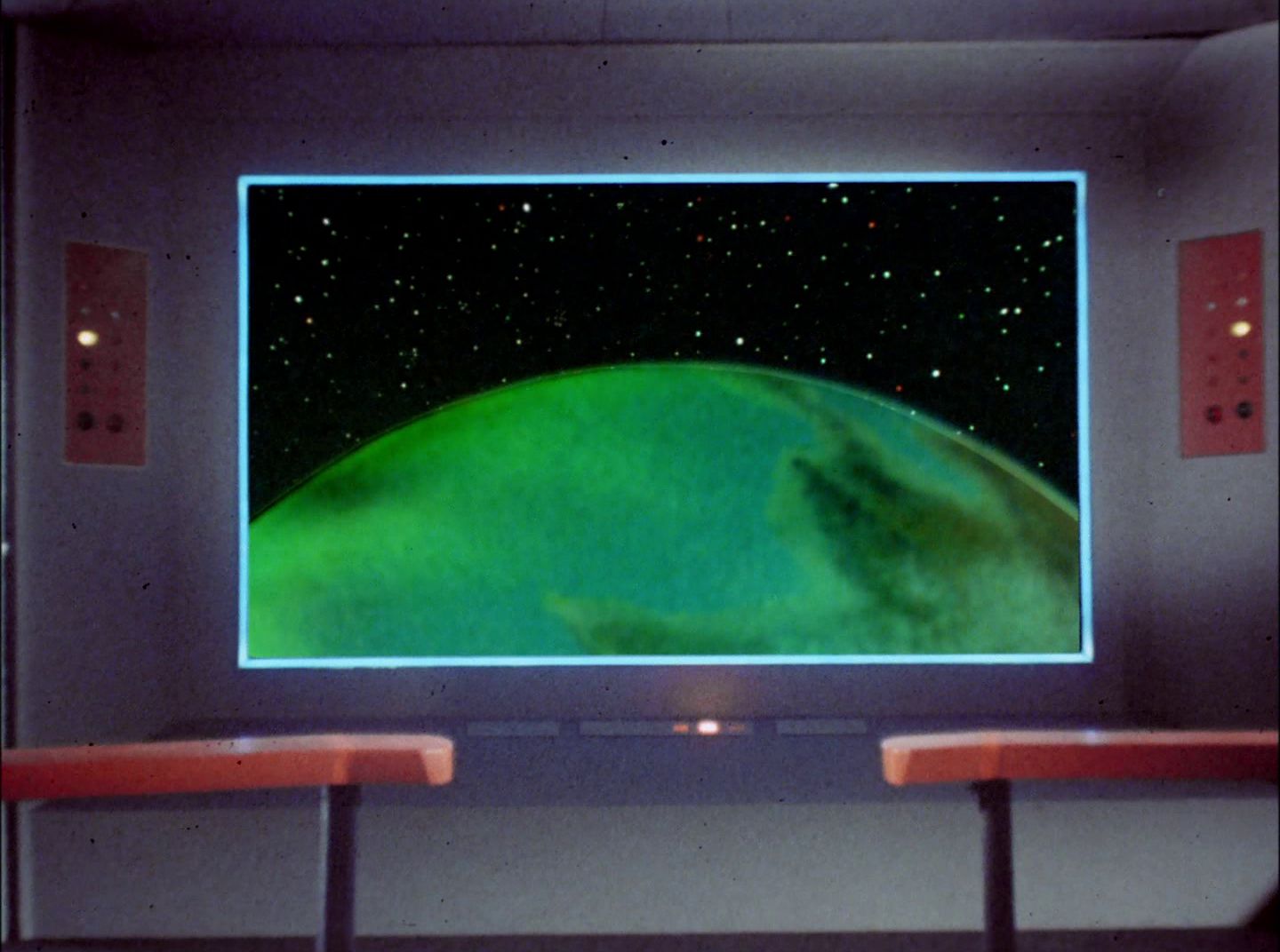 extant_StarTrek_2x11-FridaysChild_1164.jpg