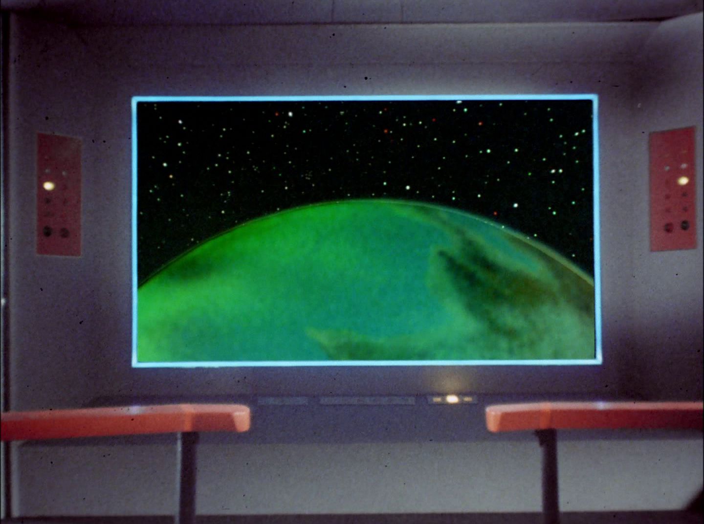 extant_StarTrek_2x11-FridaysChild_1165.jpg