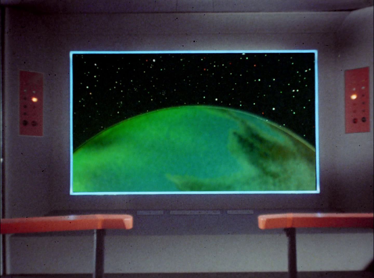extant_StarTrek_2x11-FridaysChild_1166.jpg