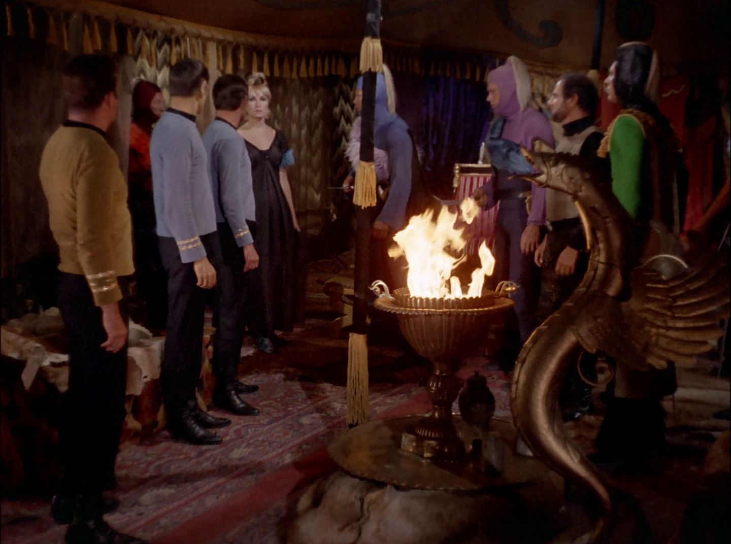 extant_StarTrek_2x11-FridaysChild_1176.jpg
