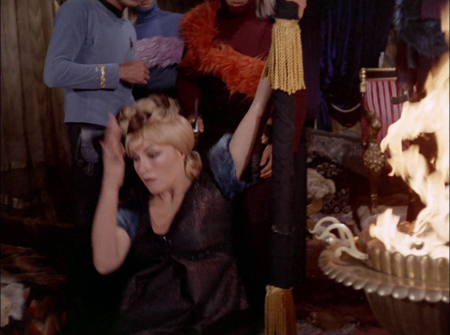 extant_StarTrek_2x11-FridaysChild_1182.jpg