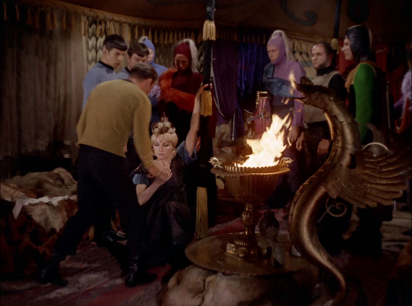 extant_StarTrek_2x11-FridaysChild_1184.jpg