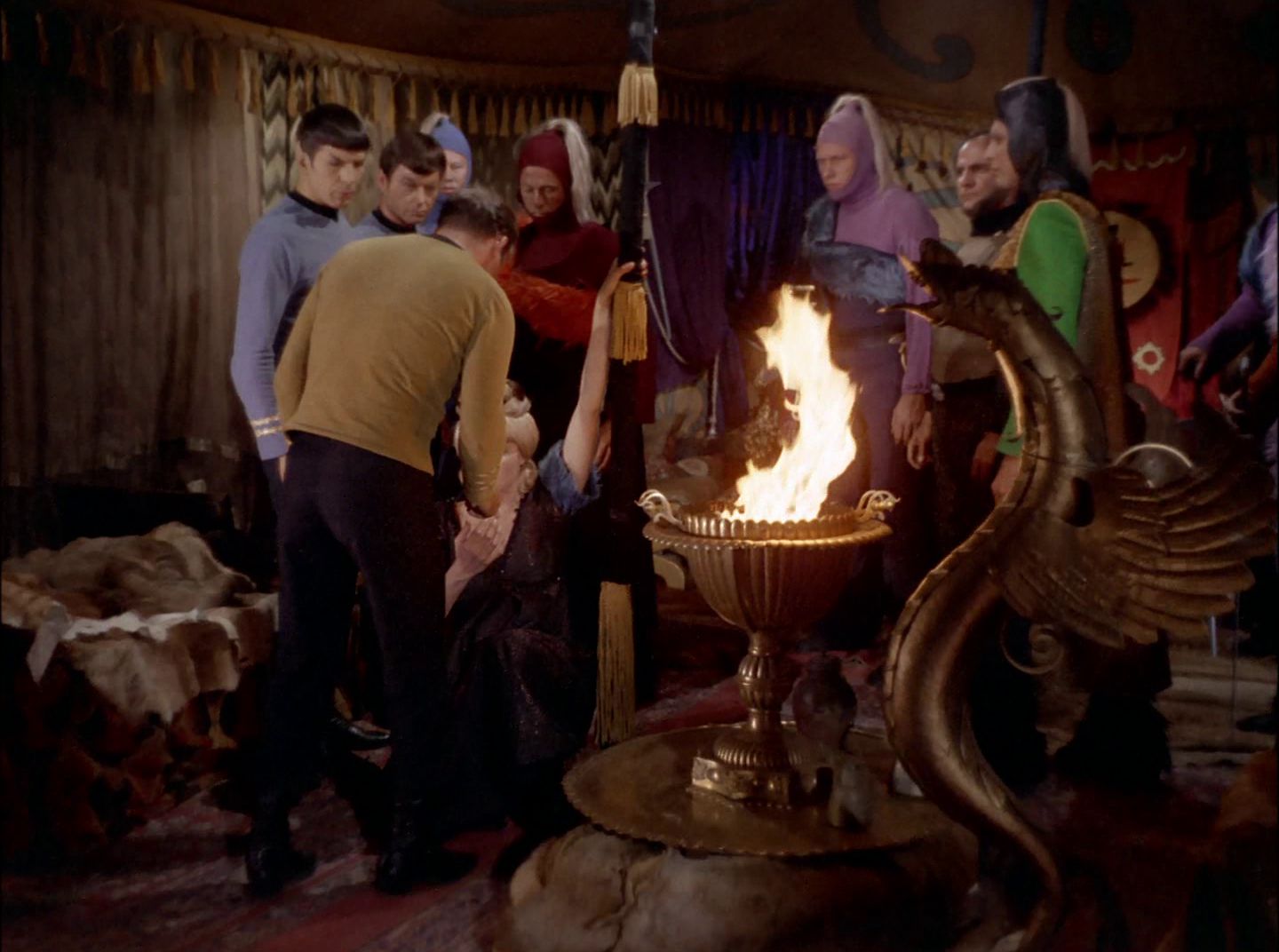 extant_StarTrek_2x11-FridaysChild_1186.jpg