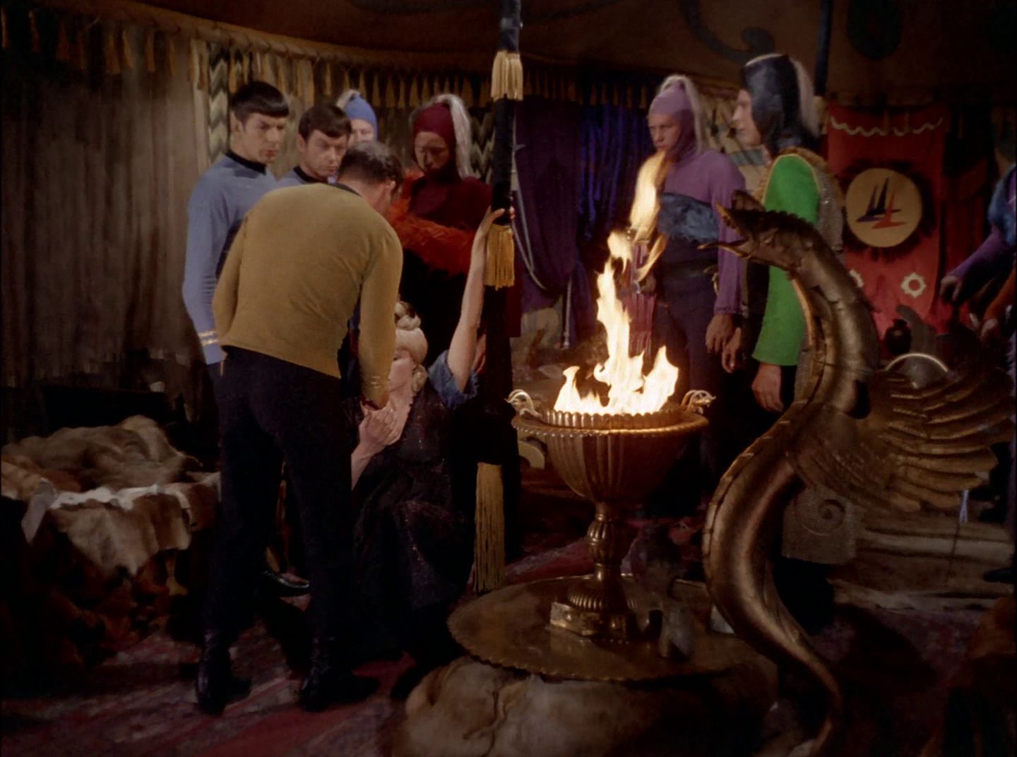 extant_StarTrek_2x11-FridaysChild_1187.jpg