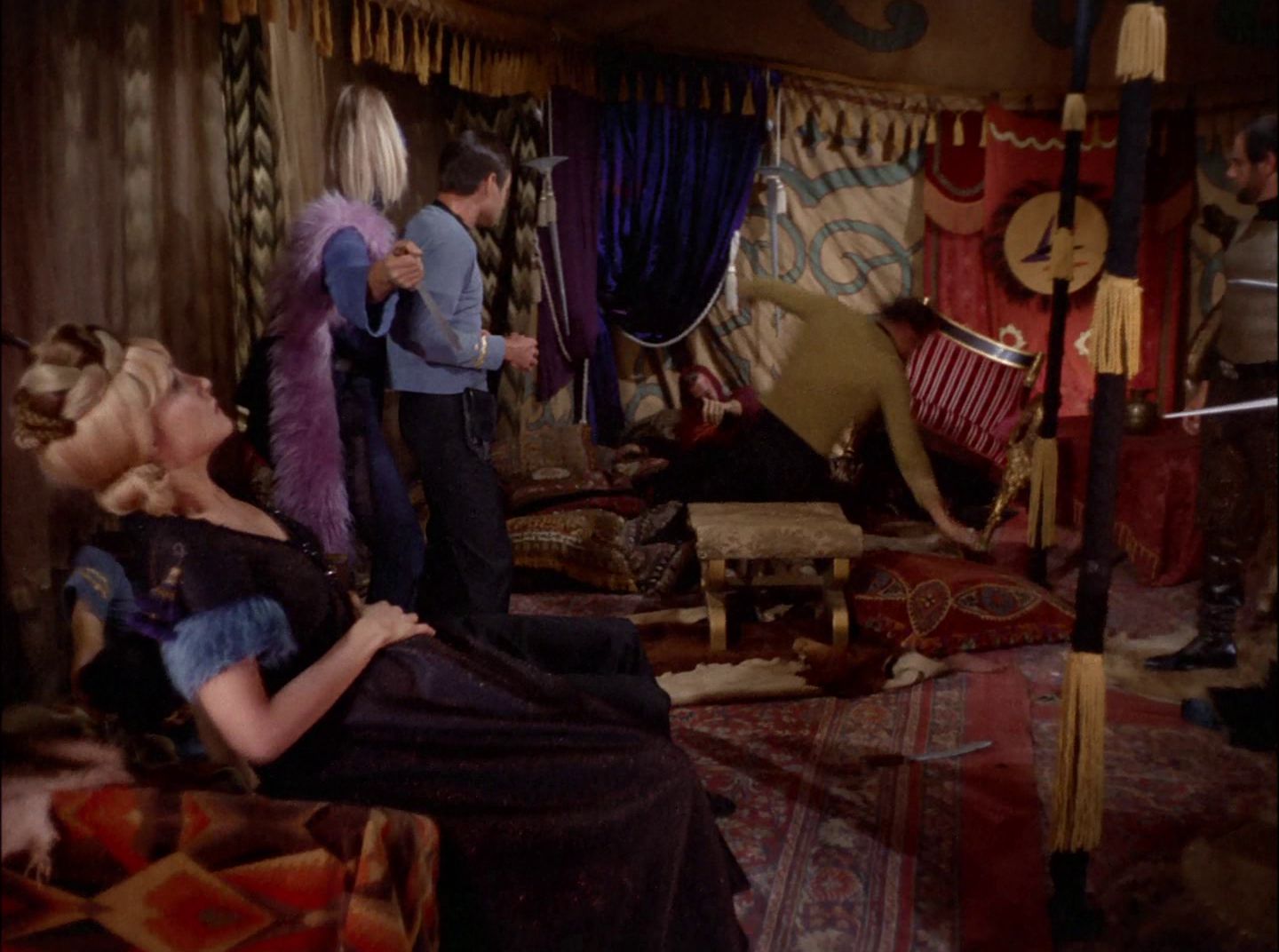 extant_StarTrek_2x11-FridaysChild_1219.jpg