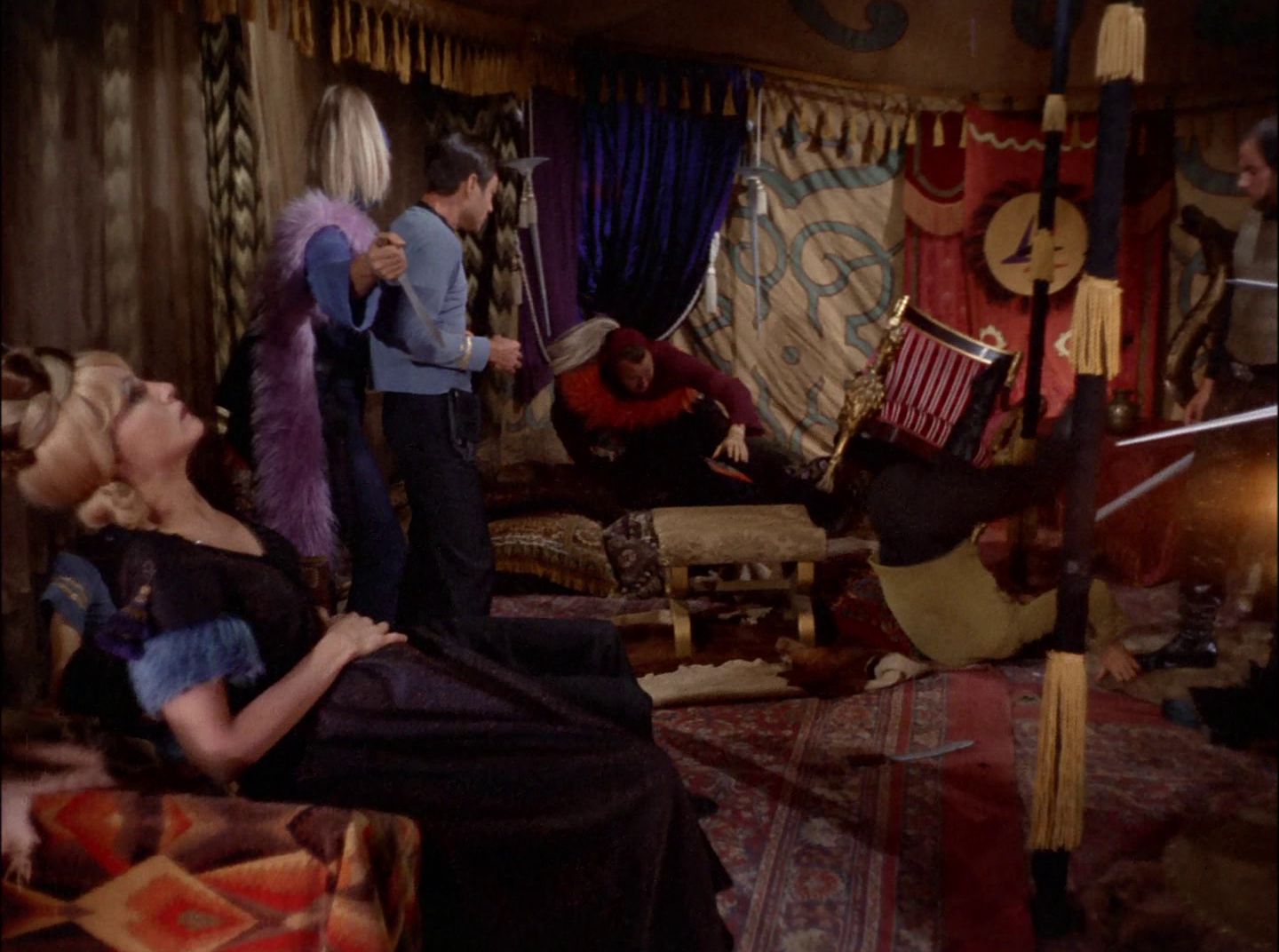 extant_StarTrek_2x11-FridaysChild_1220.jpg