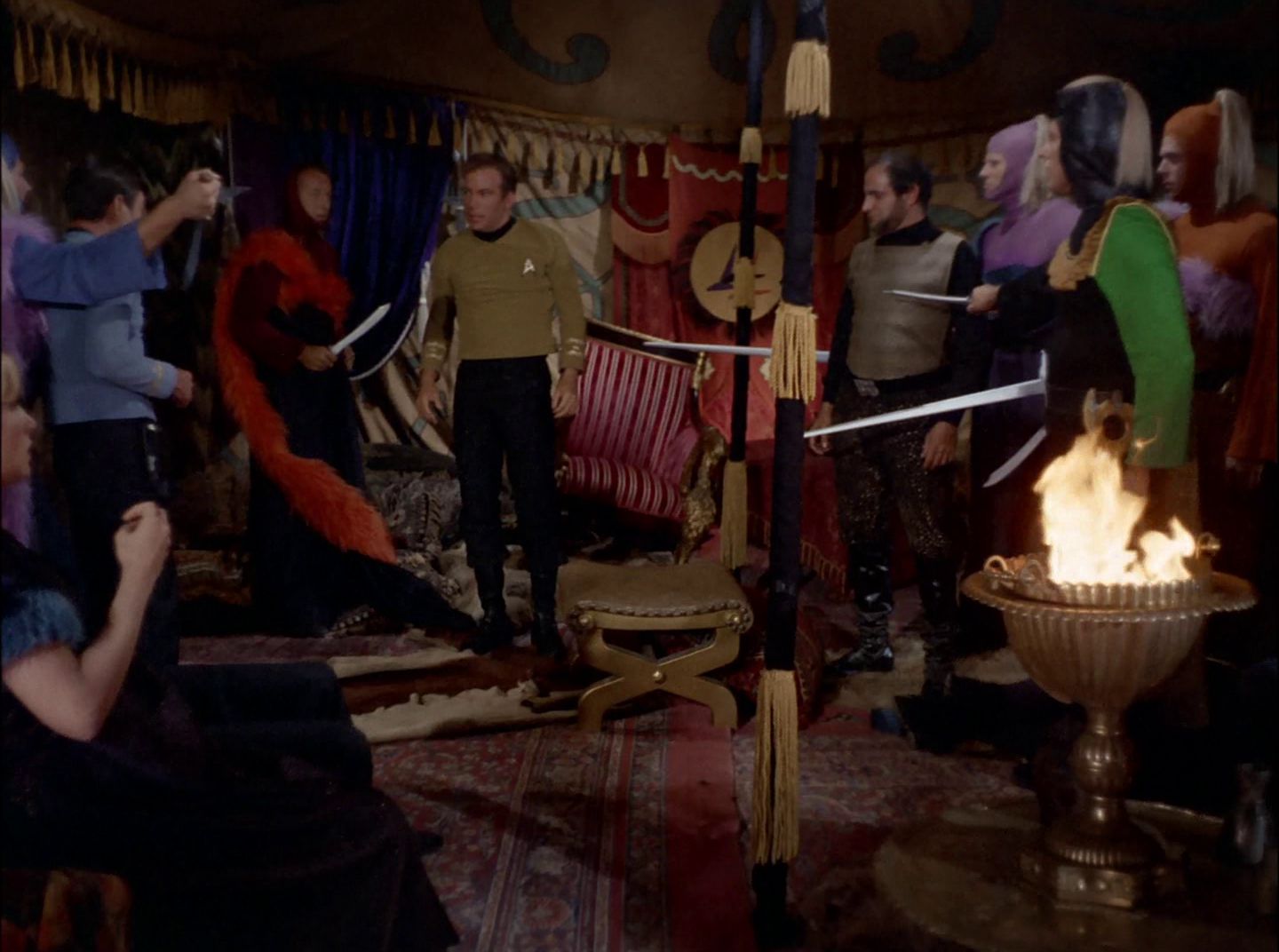 extant_StarTrek_2x11-FridaysChild_1240.jpg