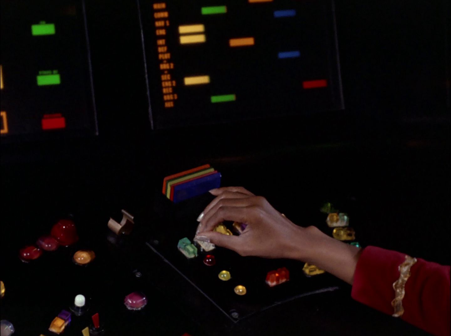 extant_StarTrek_2x11-FridaysChild_1277.jpg