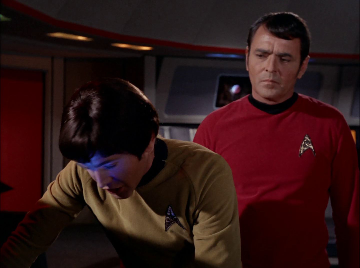 extant_StarTrek_2x11-FridaysChild_1290.jpg