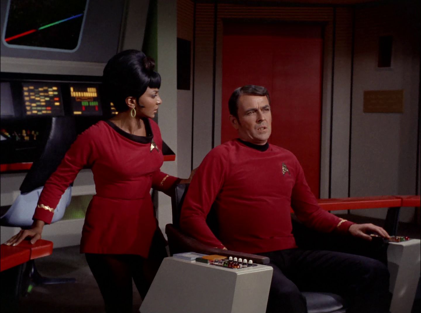 extant_StarTrek_2x11-FridaysChild_1336.jpg