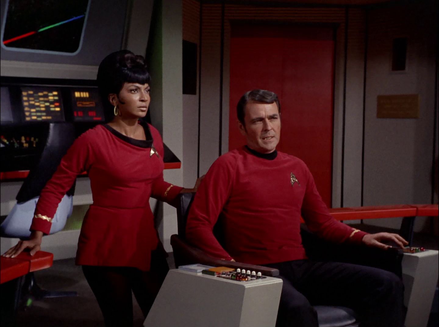 extant_StarTrek_2x11-FridaysChild_1342.jpg