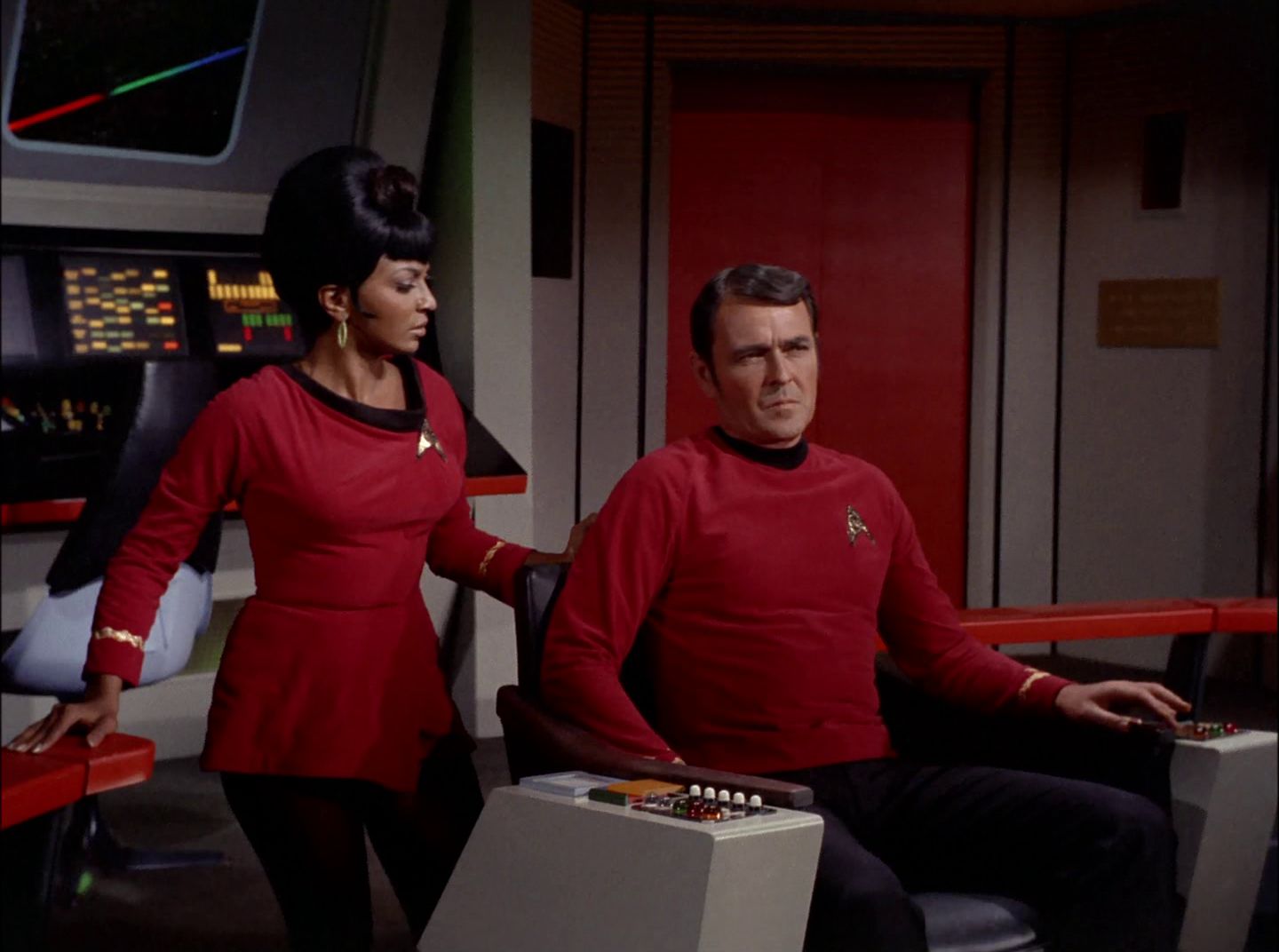 extant_StarTrek_2x11-FridaysChild_1344.jpg