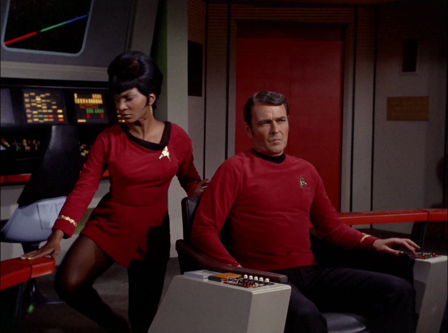 extant_StarTrek_2x11-FridaysChild_1346.jpg