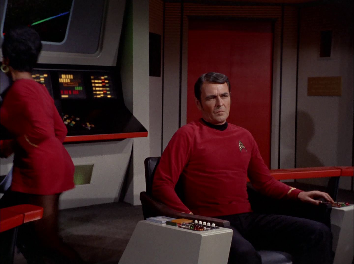 extant_StarTrek_2x11-FridaysChild_1347.jpg