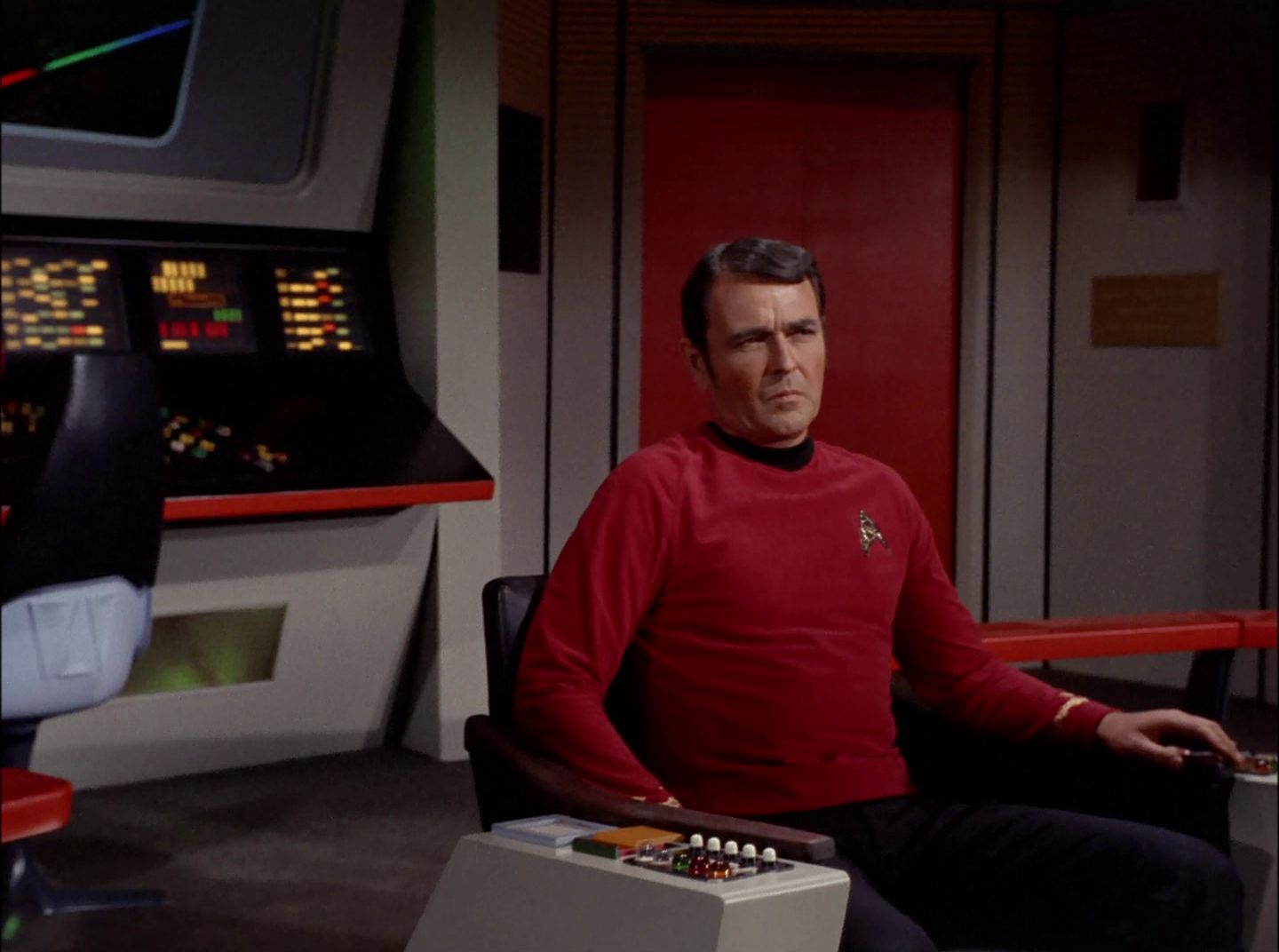 extant_StarTrek_2x11-FridaysChild_1348.jpg