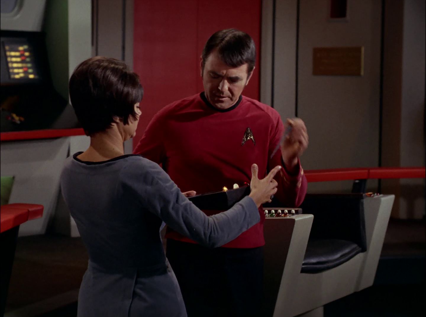 extant_StarTrek_2x11-FridaysChild_1385.jpg